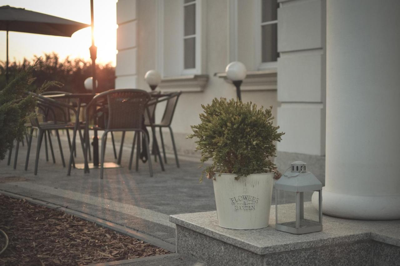 Eco Nieborow Hotel Exterior photo